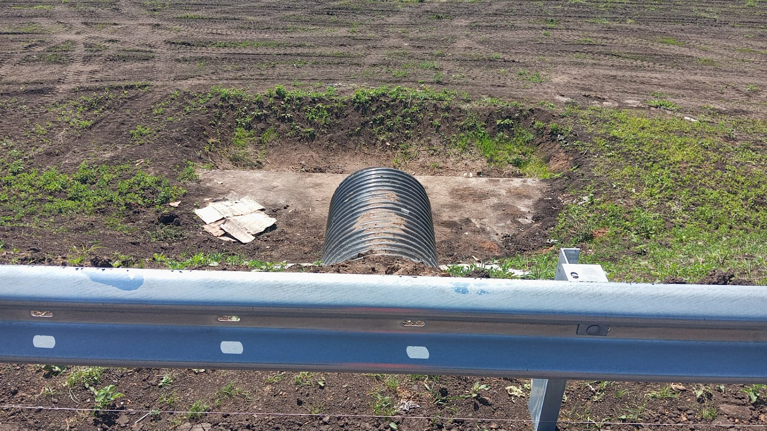 Монтаж гофрированной трубы и барьерного ограждения участке - Дорога М-7, район Мензелинск